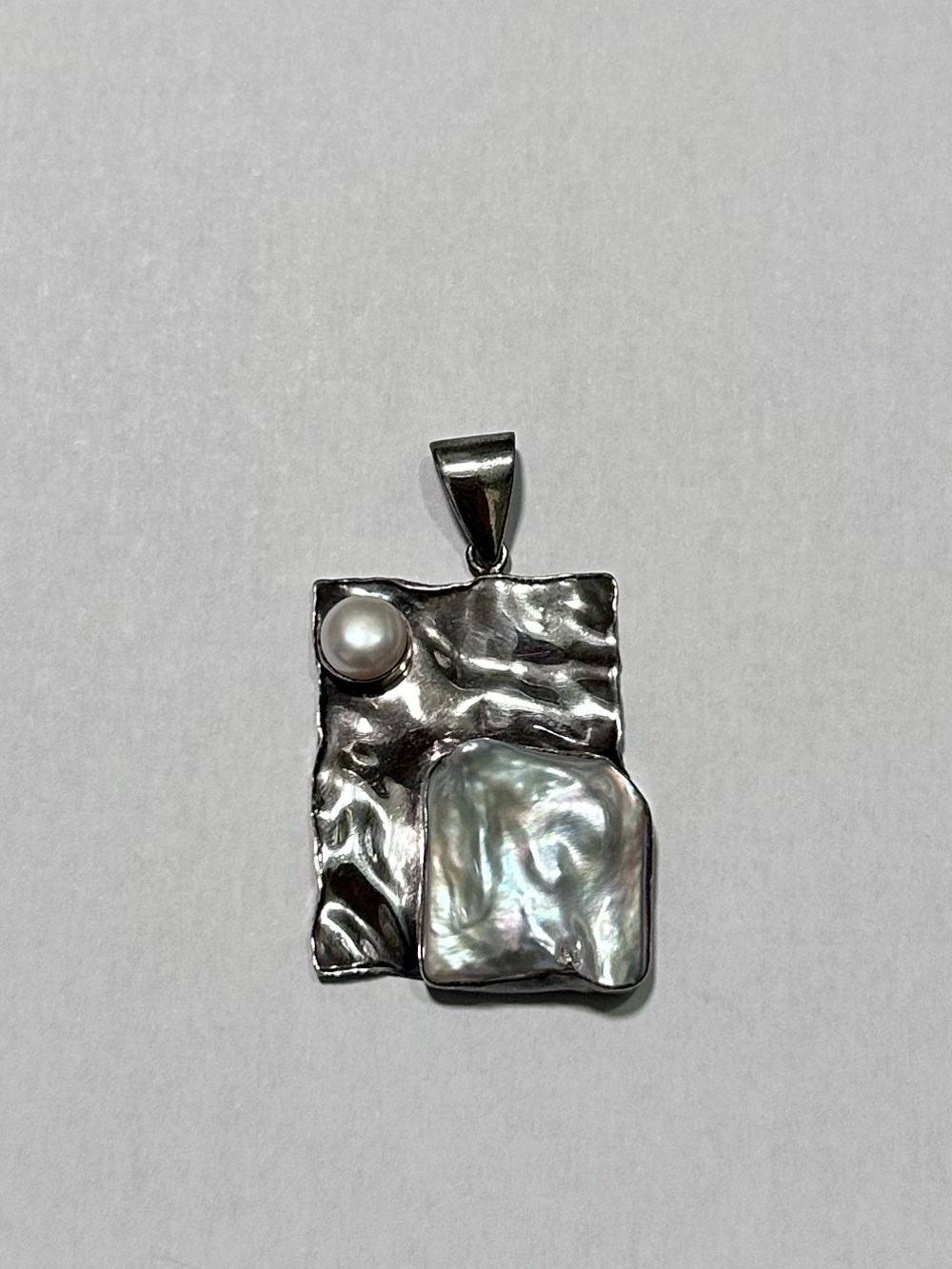 Sterling Silver 925 Mabe Pearl Pendant Signed J.S. Beautiful Large Hammered VTG